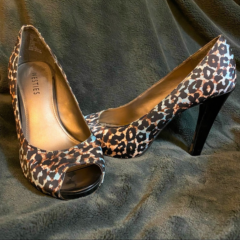 Westies blue/brown cheetah pumps